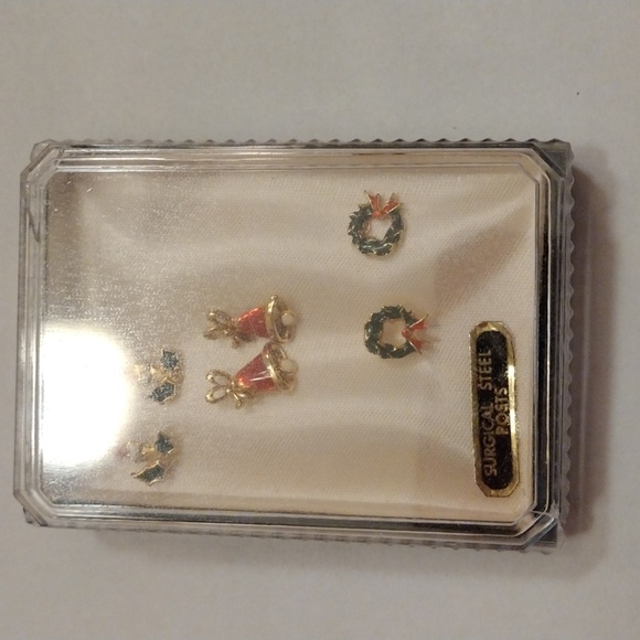 HP!! Vintage Set of 3 Adorable Tiny Christmas Holiday Earrings!! - Picture 5 of 6